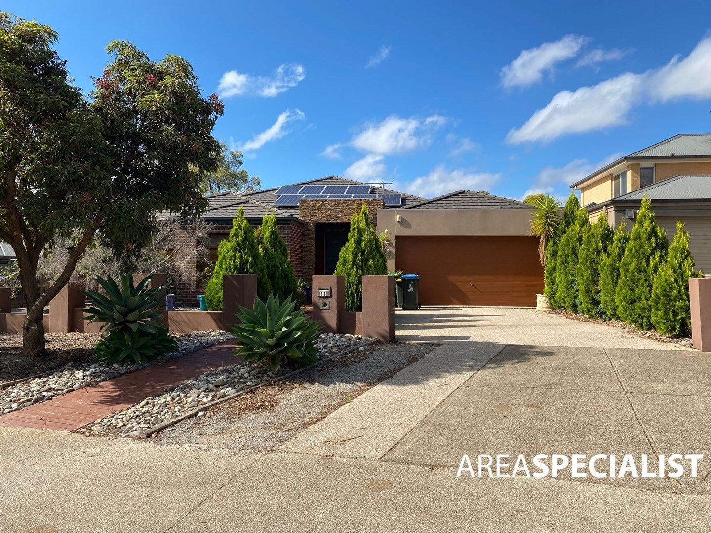 4 bedrooms House in 11 Moonlight Place TARNEIT VIC, 3029