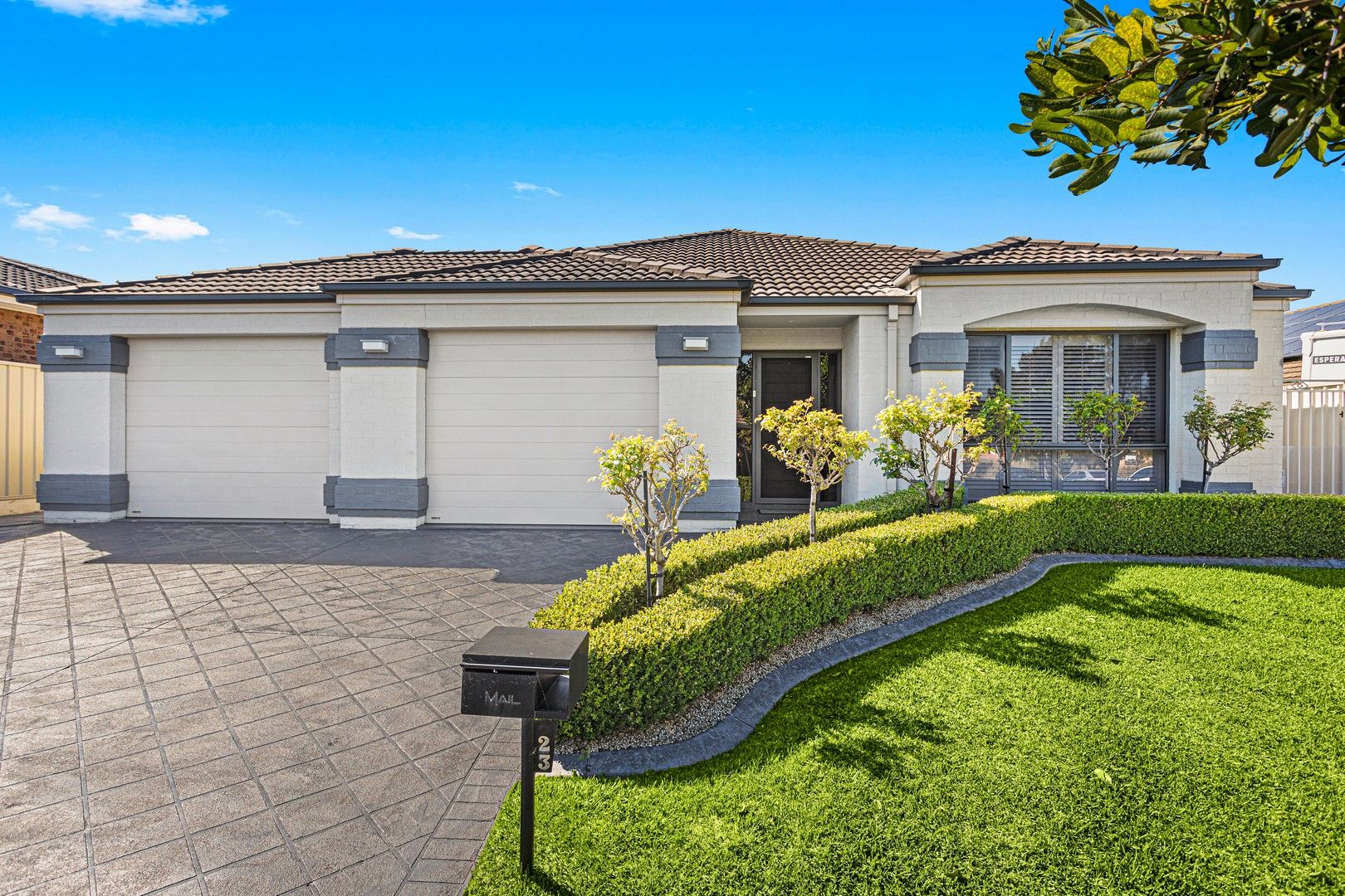 4 bedrooms House in 23 Caravel Crescent SHELL COVE NSW, 2529