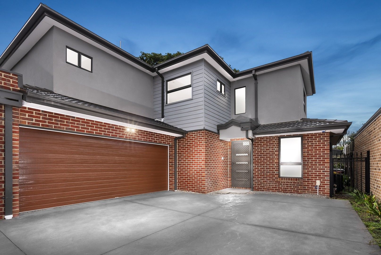 4 bedrooms Townhouse in 2/16 Cameron Avenue OAKLEIGH SOUTH VIC, 3167