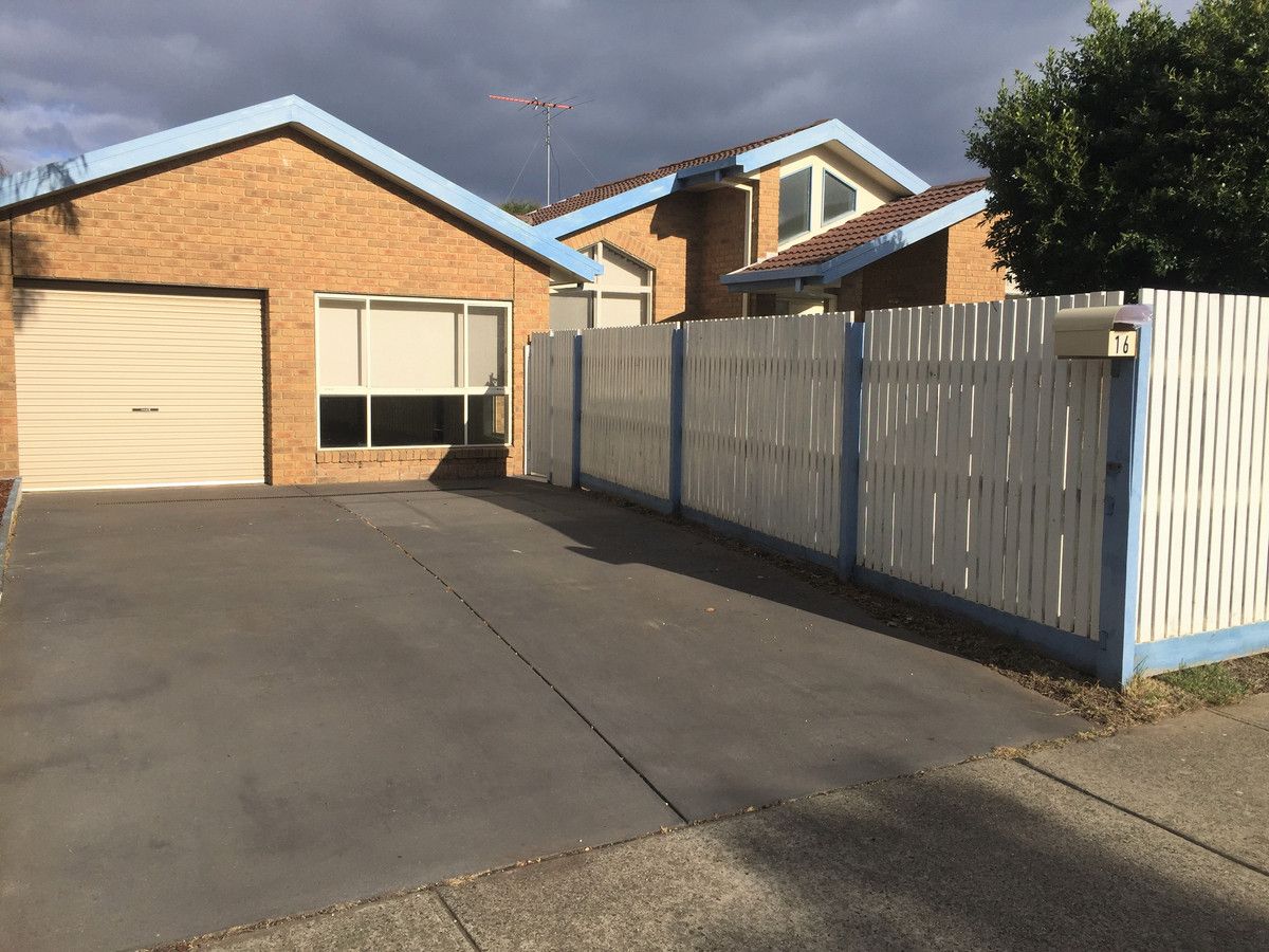 3 bedrooms House in 16 Glaneuse Avenue TORQUAY VIC, 3228