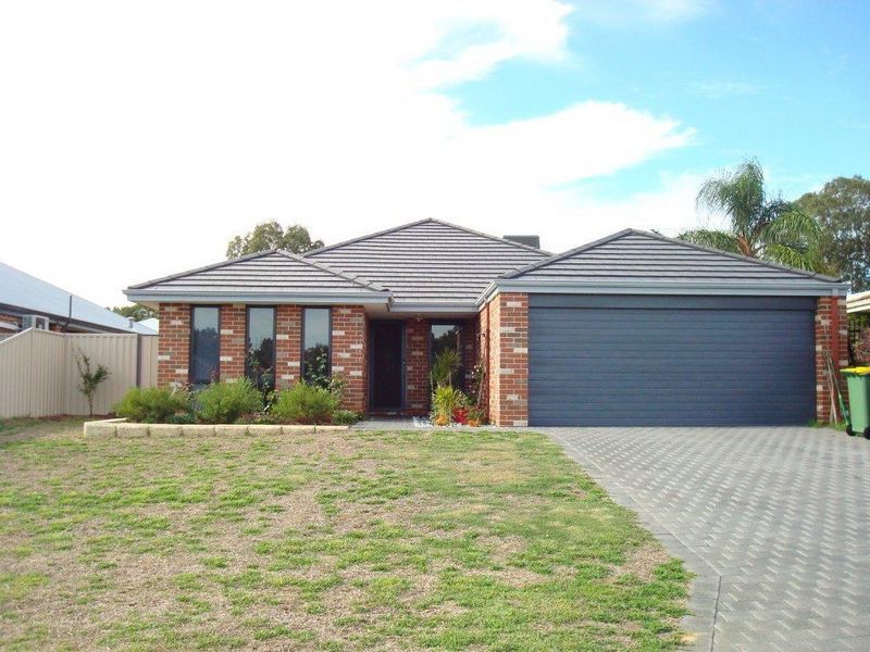 3 bedrooms House in 27 Bridal Crescent KENWICK WA, 6107