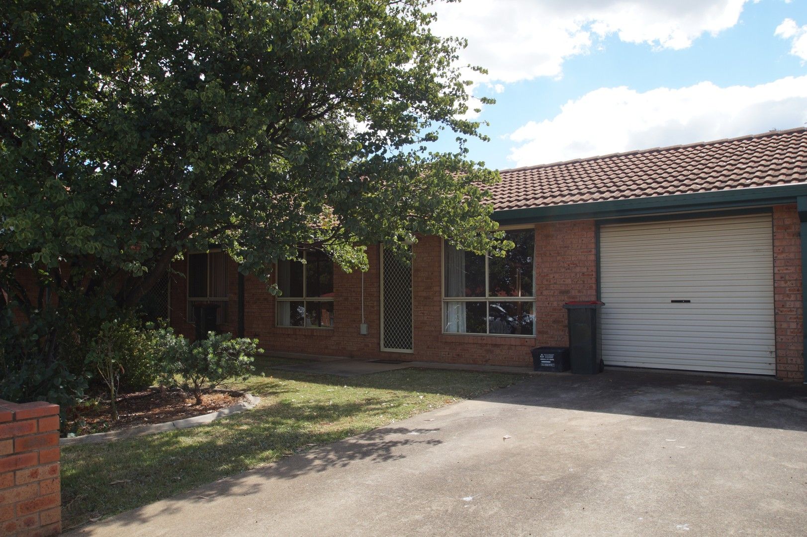 2 bedrooms Apartment / Unit / Flat in 2/20 White Avenue ARMIDALE NSW, 2350