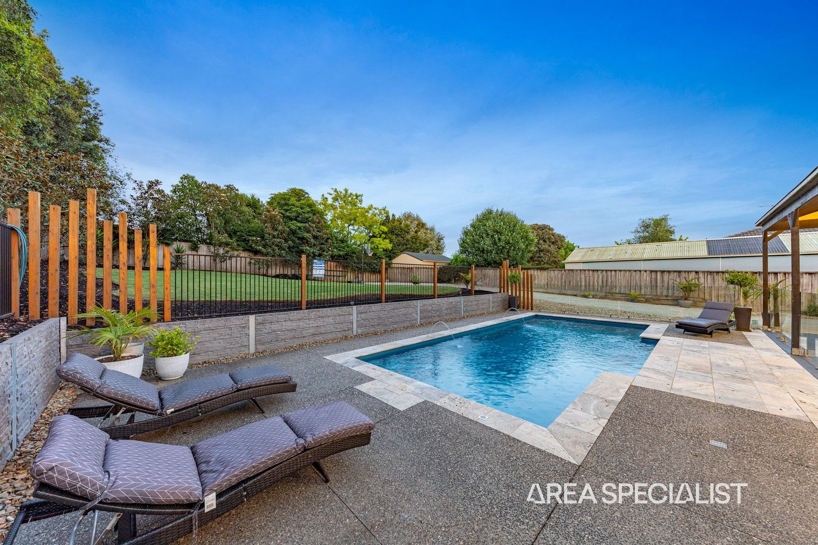 4 bedrooms House in 10 Overland Rise PAKENHAM VIC, 3810