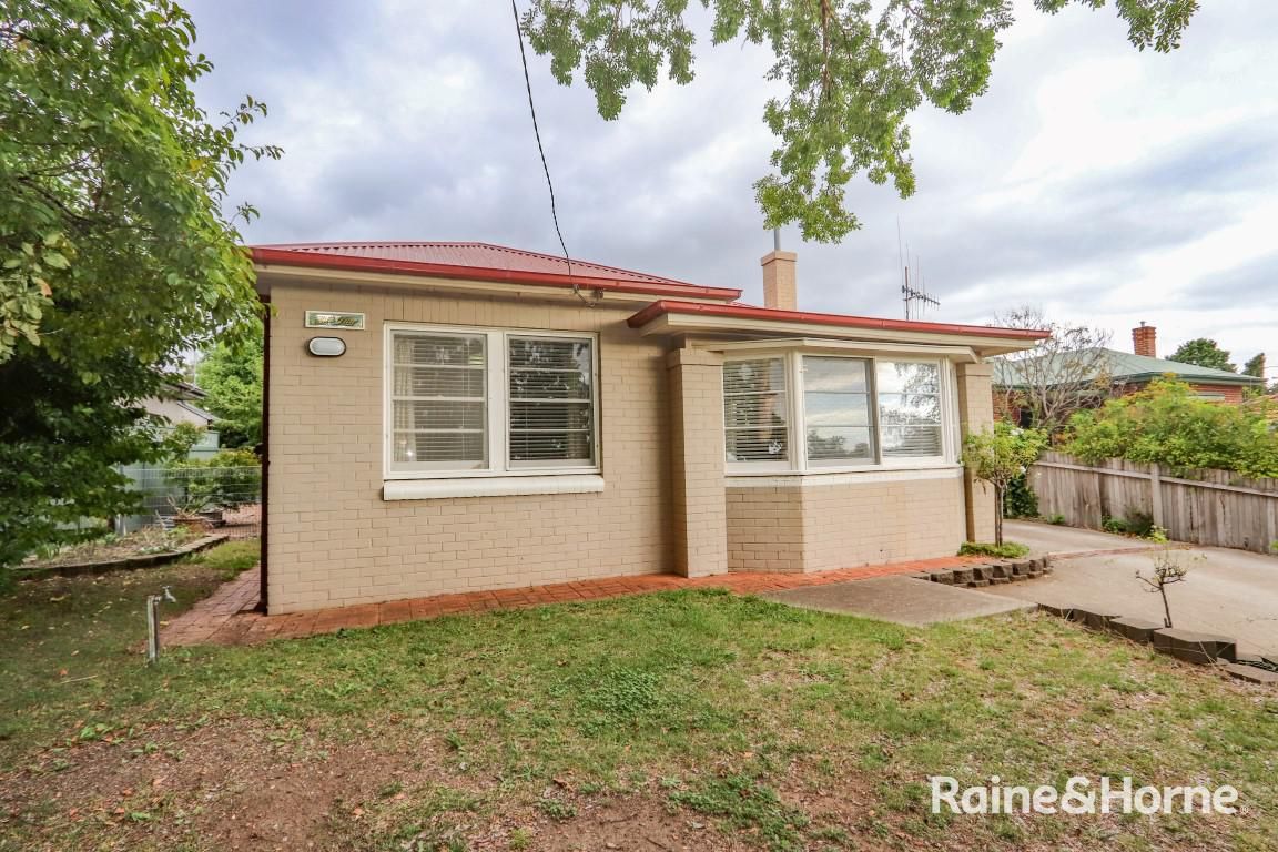 2 bedrooms House in 126 Mitre Street BATHURST NSW, 2795