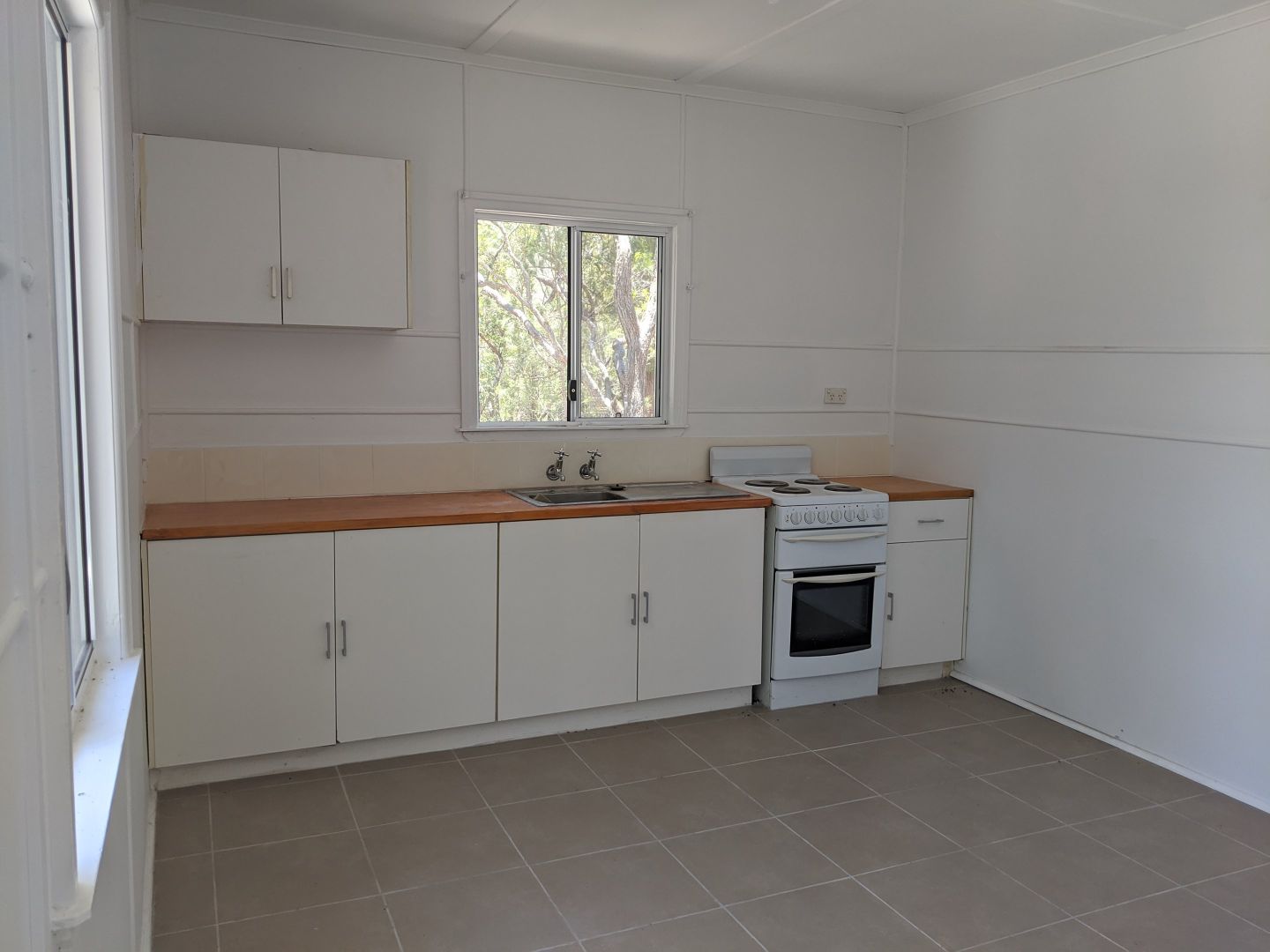 22 Cowderoy Dr, Russell Island QLD 4184, Image 2