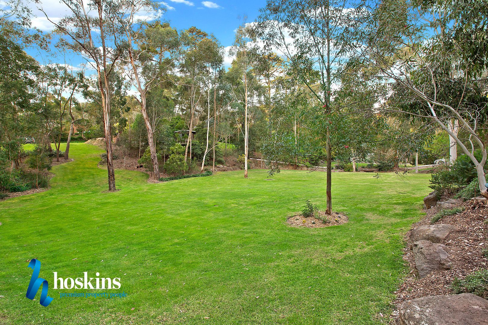 125-127 Gosford Crescent, Park Orchards VIC 3114, Image 2