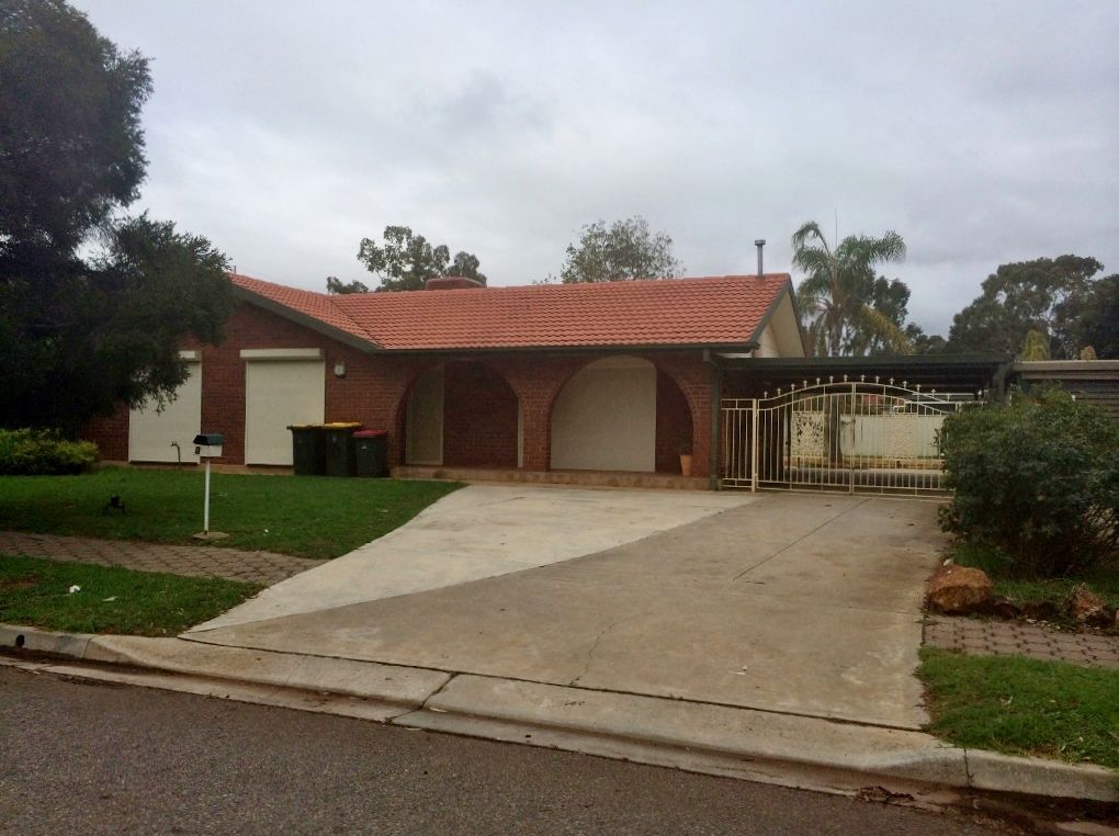 3 bedrooms House in 16 Denver Drive PARAFIELD GARDENS SA, 5107