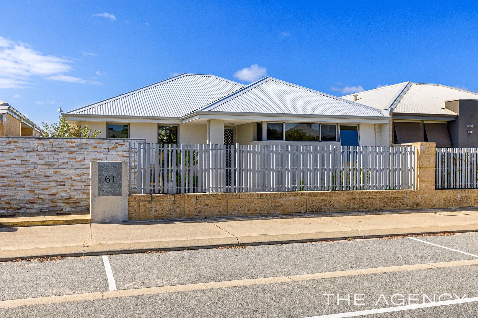 4 bedrooms House in 61 Kingscliff Drive GOLDEN BAY WA, 6174