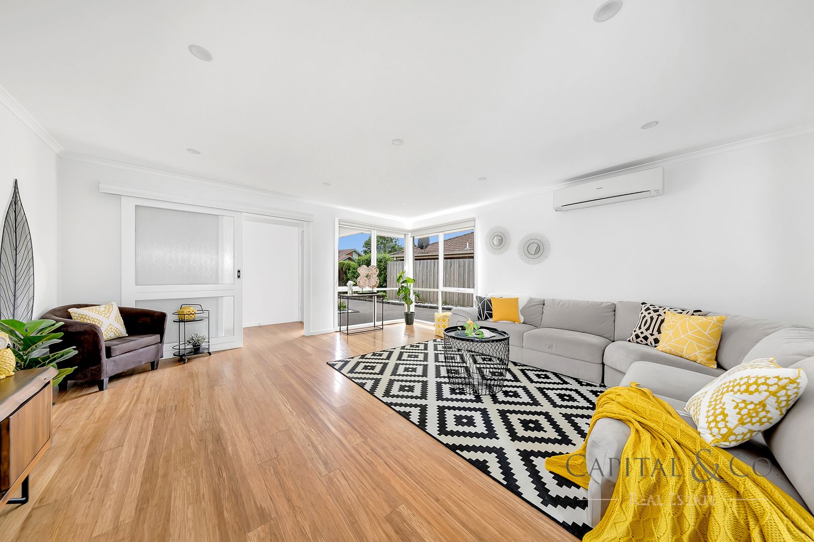 9 Jacaranda Drive, Mill Park VIC 3082, Image 2