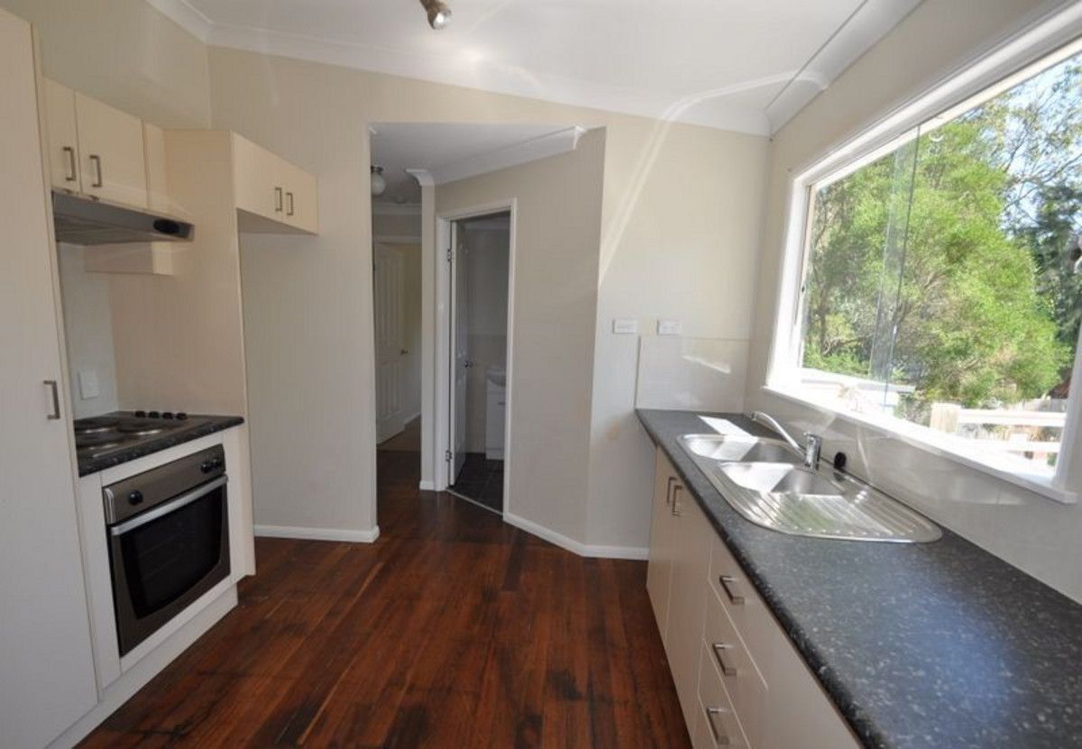 6 bedrooms House in 23 Oakland Avenue WOODRIDGE QLD, 4114