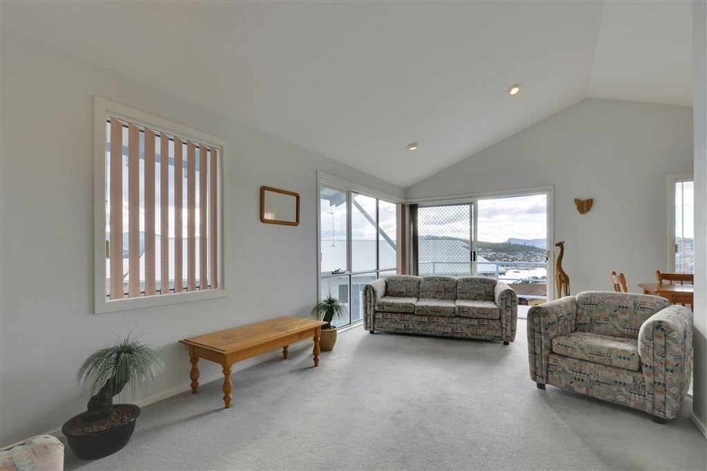 4/3 Cyrus Court, Rose Bay TAS 7015, Image 2