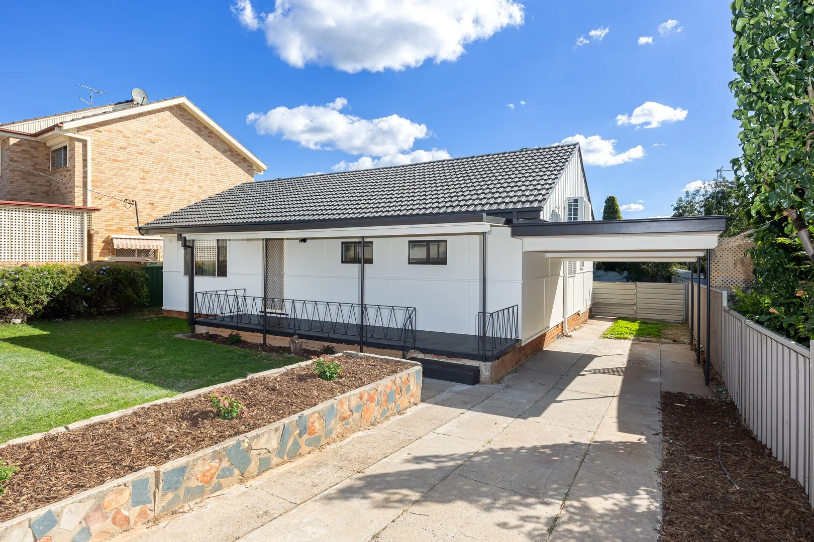 24 Raye Street, Tolland NSW 2650