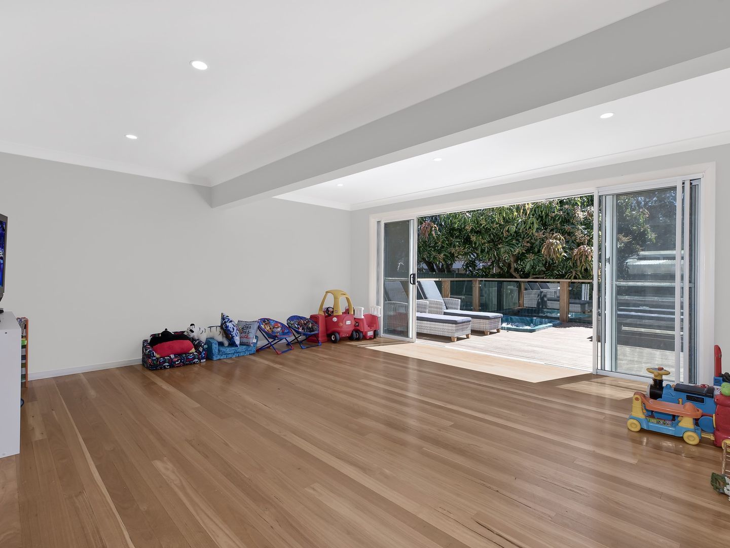 3 Tenth Avenue, Budgewoi NSW 2262, Image 2