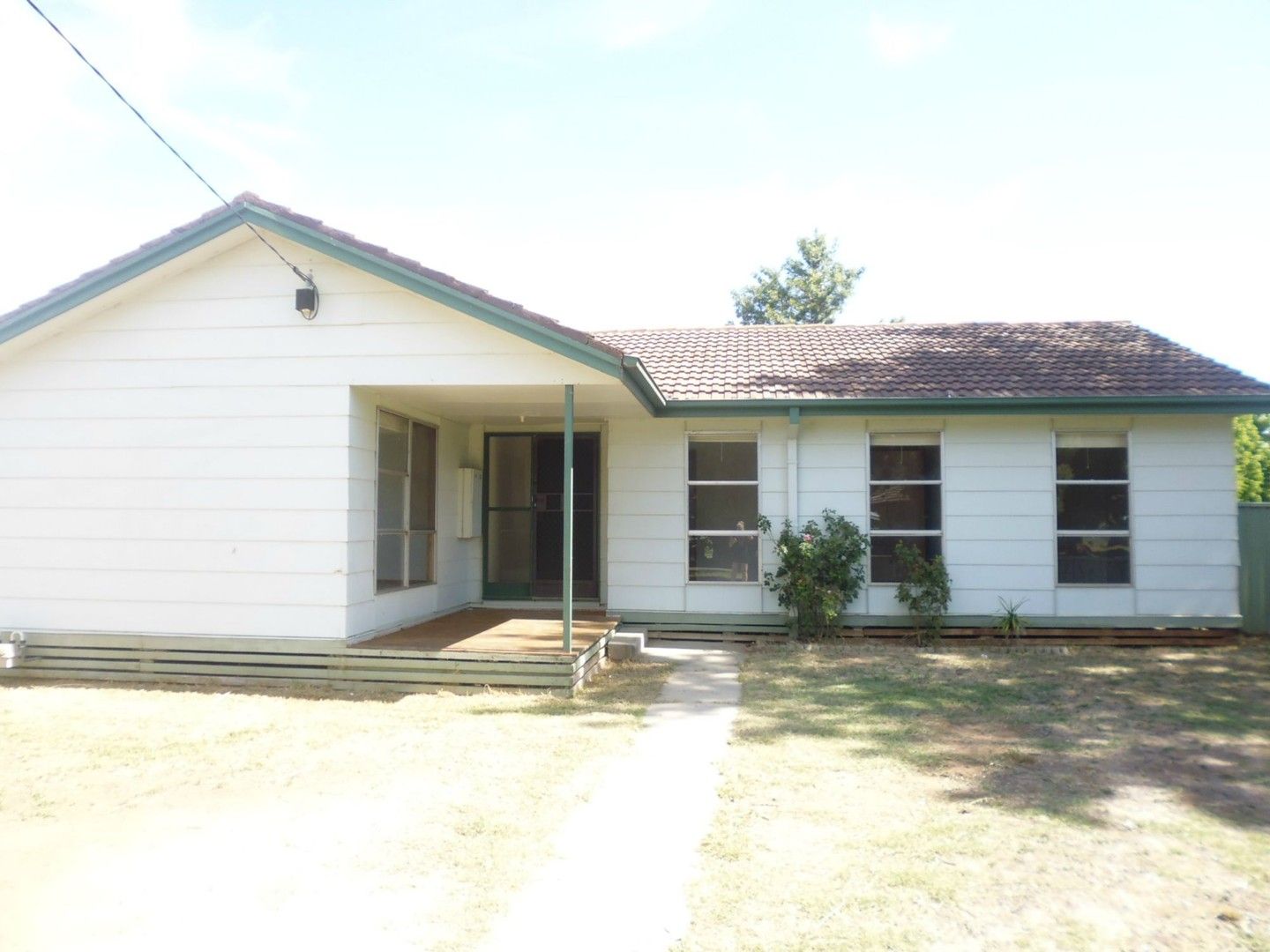 3 bedrooms House in 4 Cedar Court COBRAM VIC, 3644