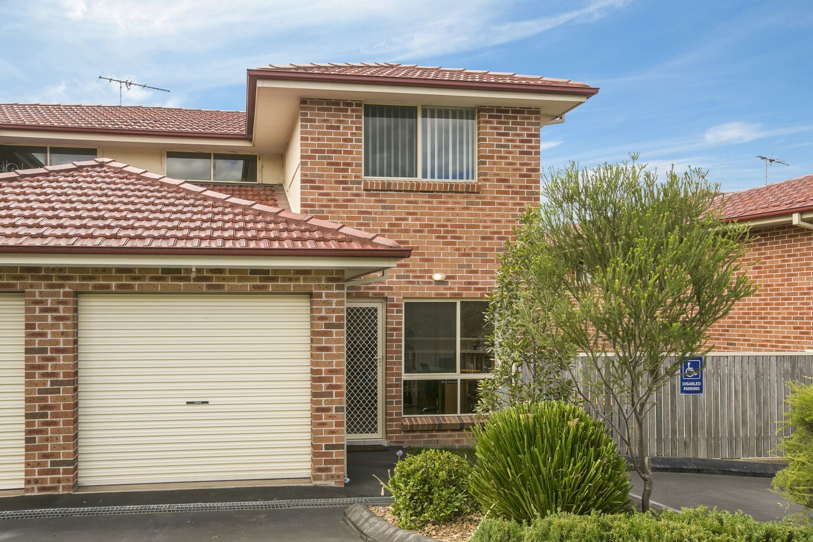 10/4 Feldspar Road, Eagle Vale NSW 2558, Image 0