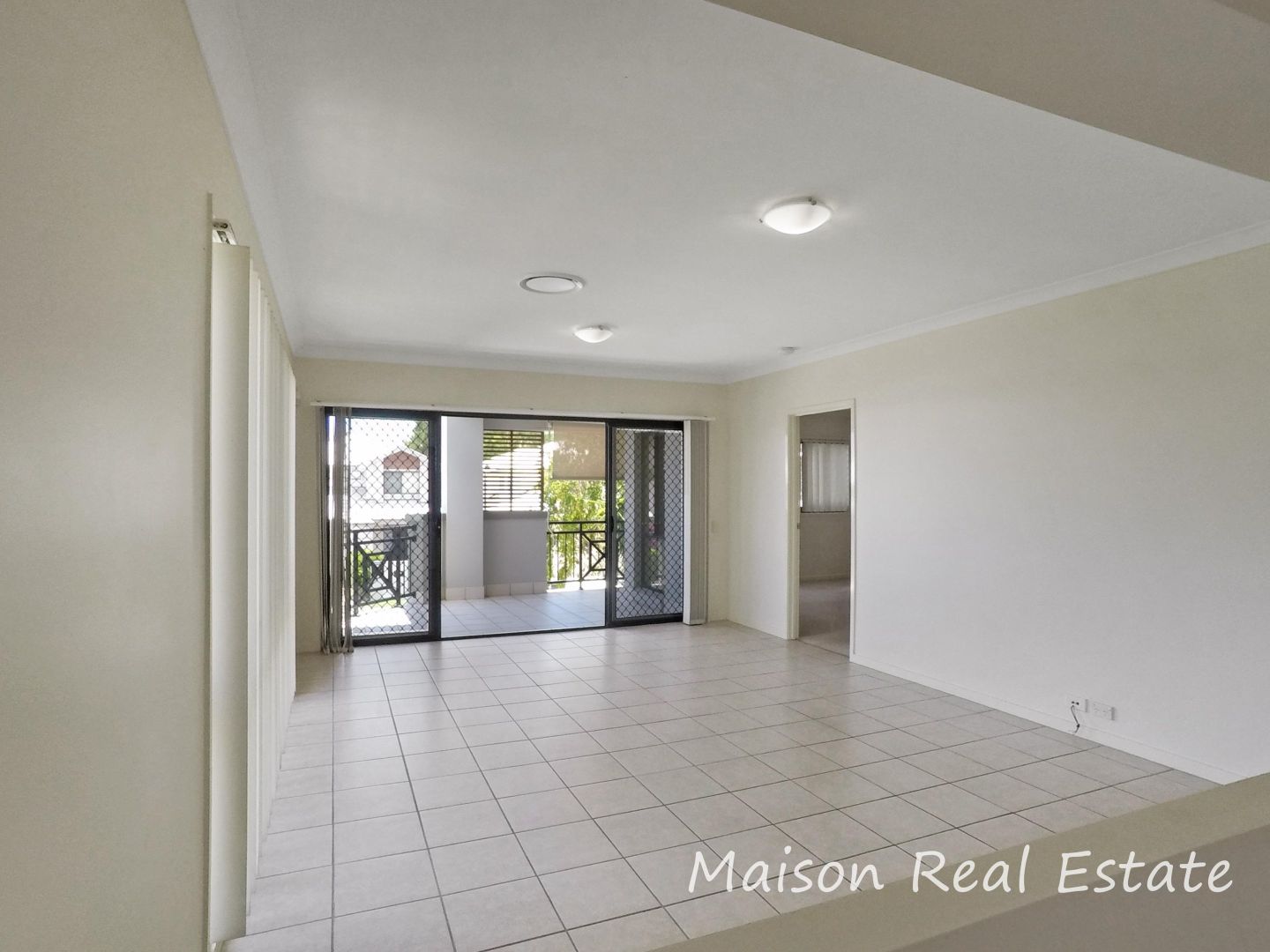 11 Greenway Circuit, Mount Ommaney QLD 4074, Image 2