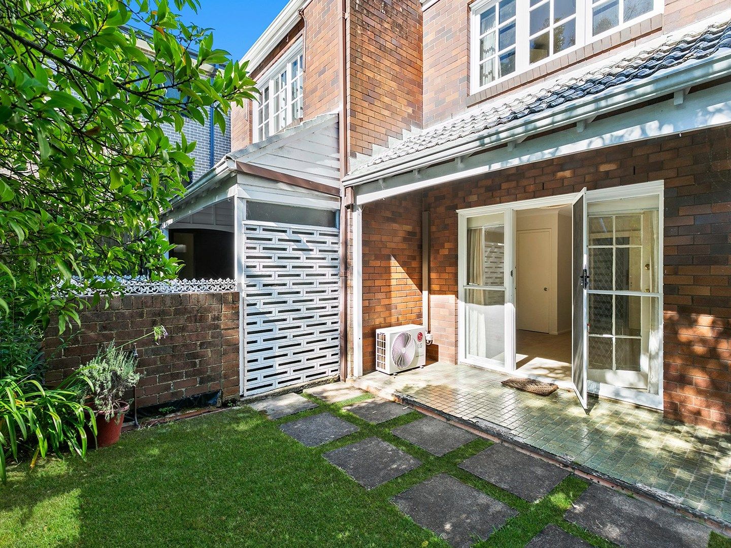 2 bedrooms Townhouse in 2/18-20 Greenwich Road GREENWICH NSW, 2065
