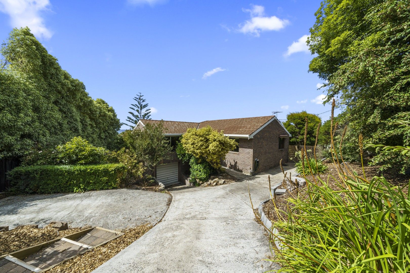3 bedrooms House in 16 Baringa Road TAROONA TAS, 7053