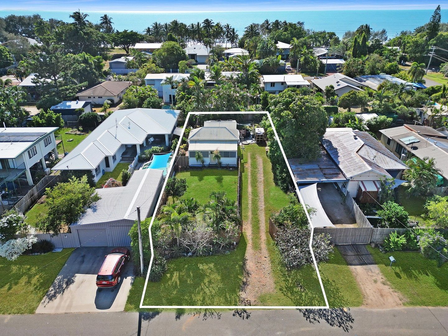 14 Coral Street, Saunders Beach QLD 4818, Image 1