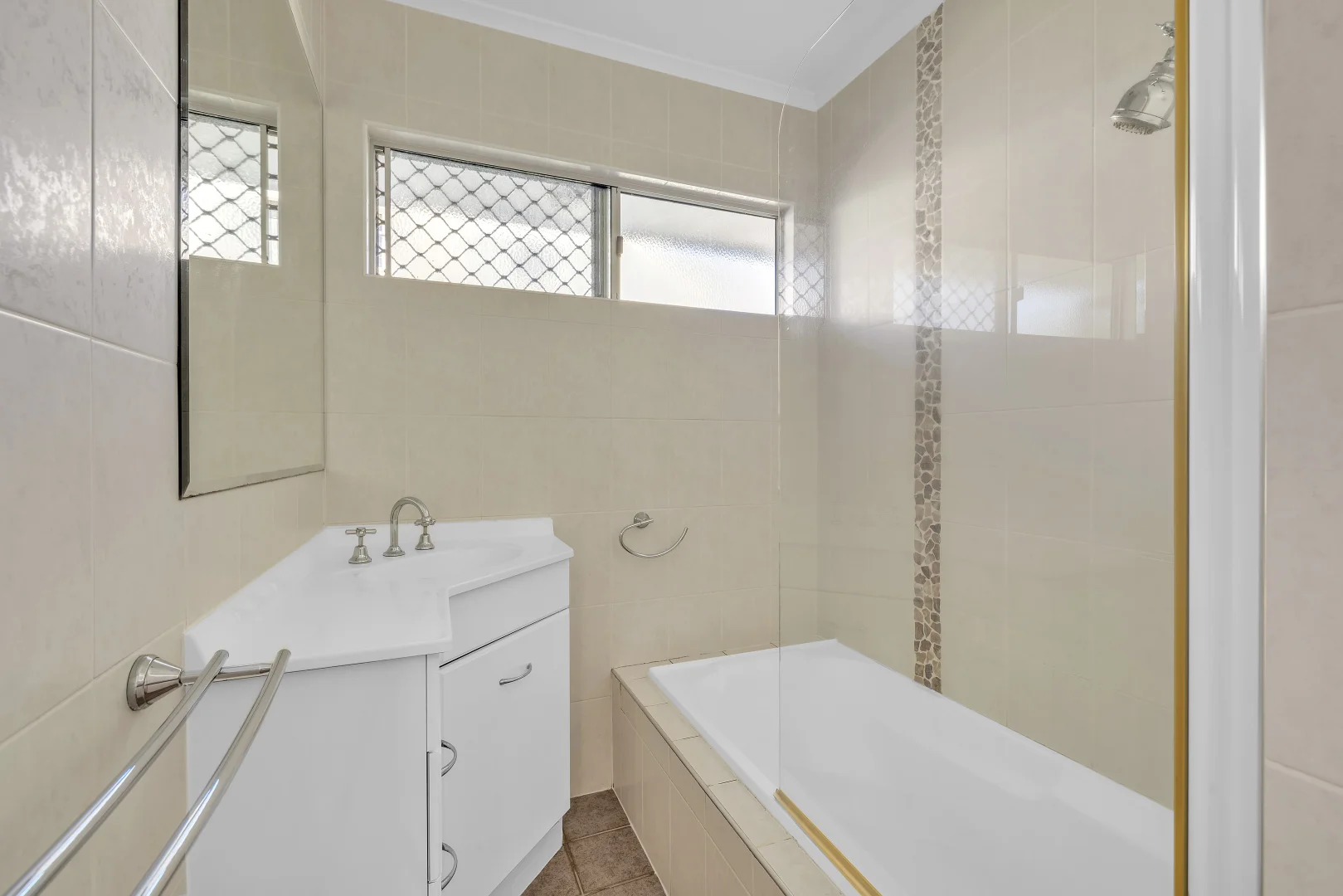 Additional image 11 of 9 Messines Crescent, Miami QLD 4220