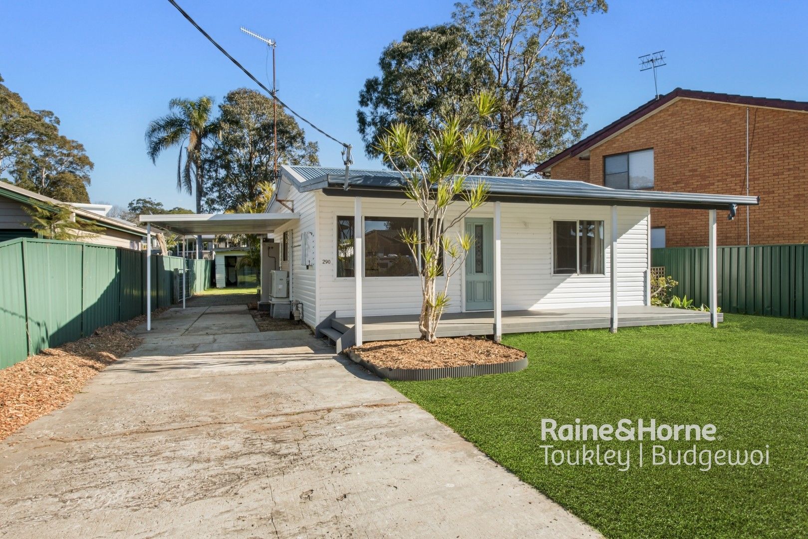3 bedrooms House in 290 Lakedge Avenue BERKELEY VALE NSW, 2261