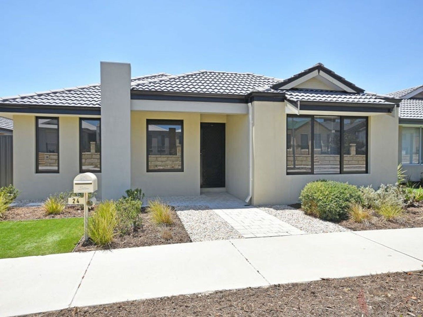 4 bedrooms House in 24 Cochrane Loop AVELEY WA, 6069