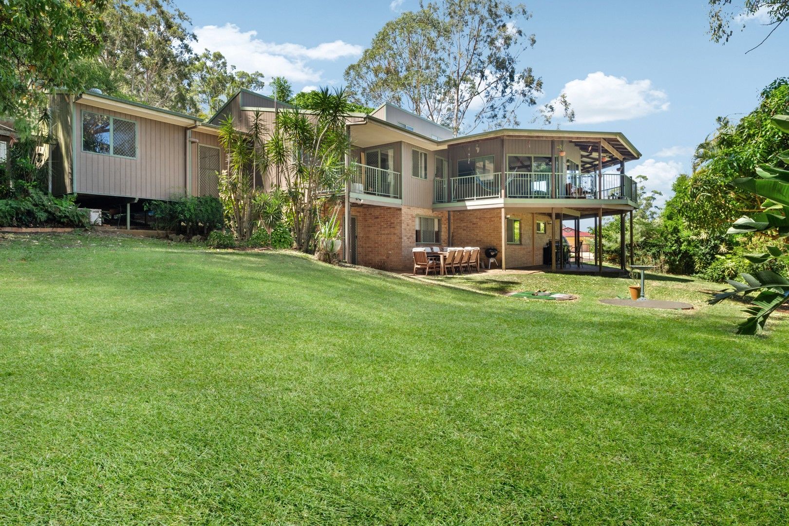 5 bedrooms House in 5 Knowles Place GLASS HOUSE MOUNTAINS QLD, 4518