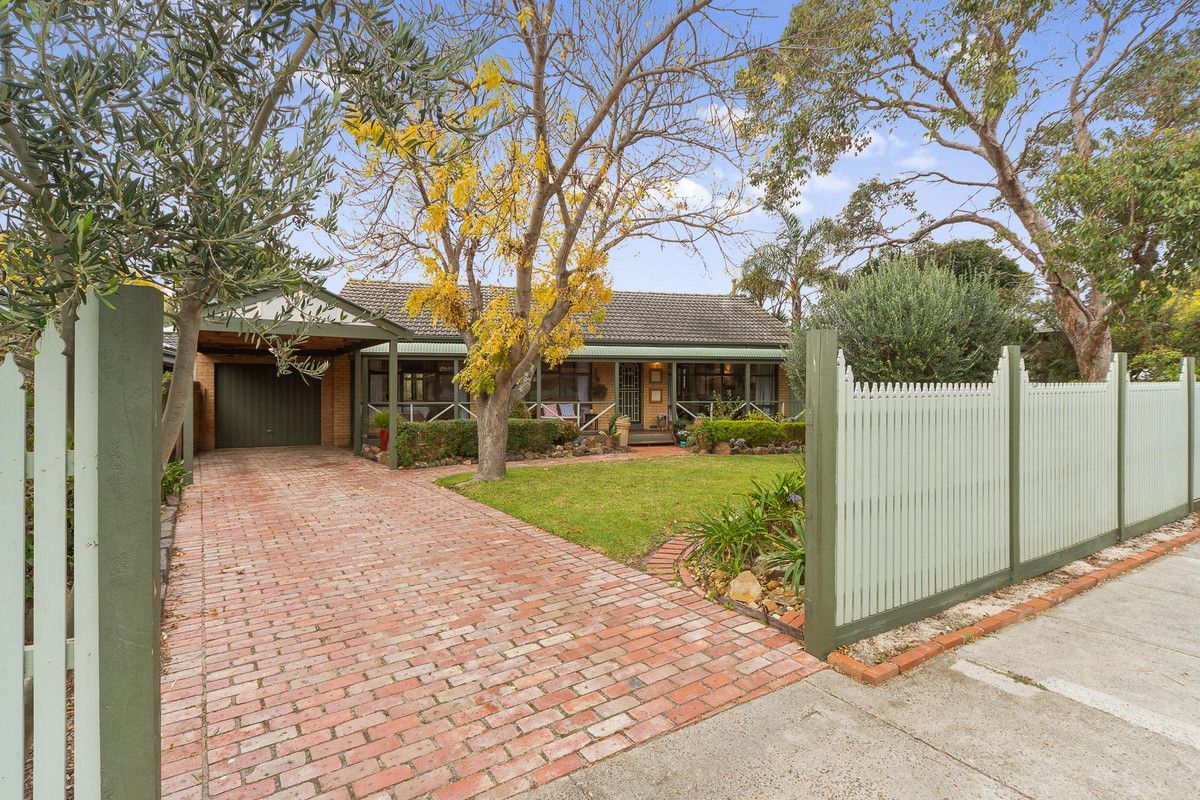 5 bedrooms House in 28 Scott Street SEAFORD VIC, 3198