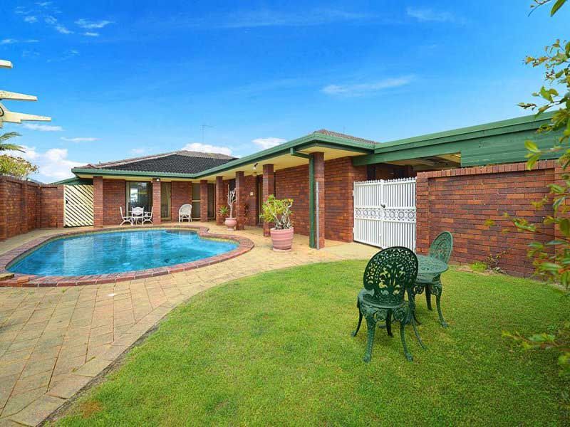 17 Pilot Court, Mermaid Waters QLD