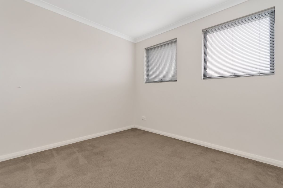 4/4 Burnley Way, Butler WA 6036, Image 1