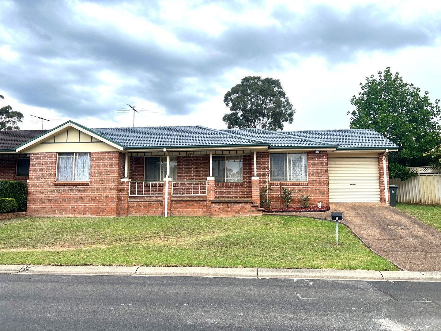3 bedrooms House in 1 Cawdor Place ROSEMEADOW NSW, 2560