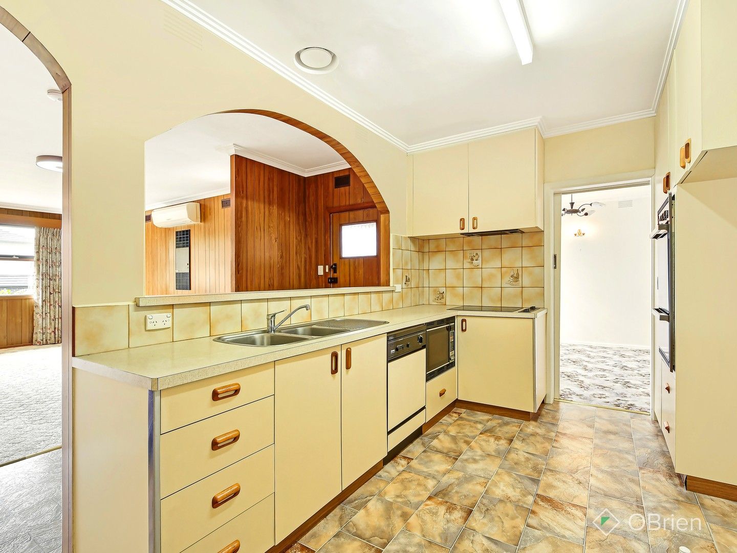 3 bedrooms House in 2 Savio Street CHADSTONE VIC, 3148