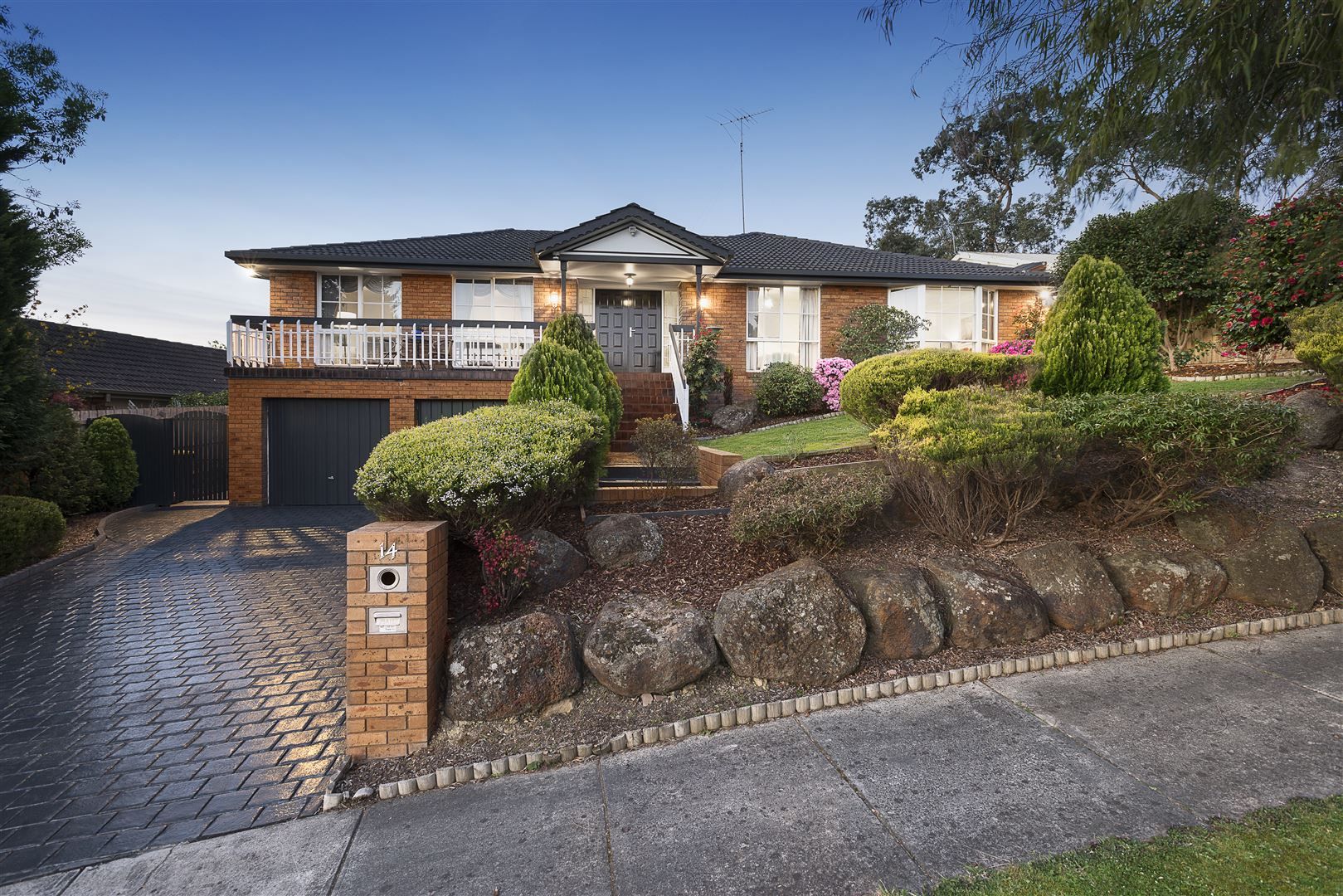 14 Beverly Hills Drive, Templestowe VIC 3106