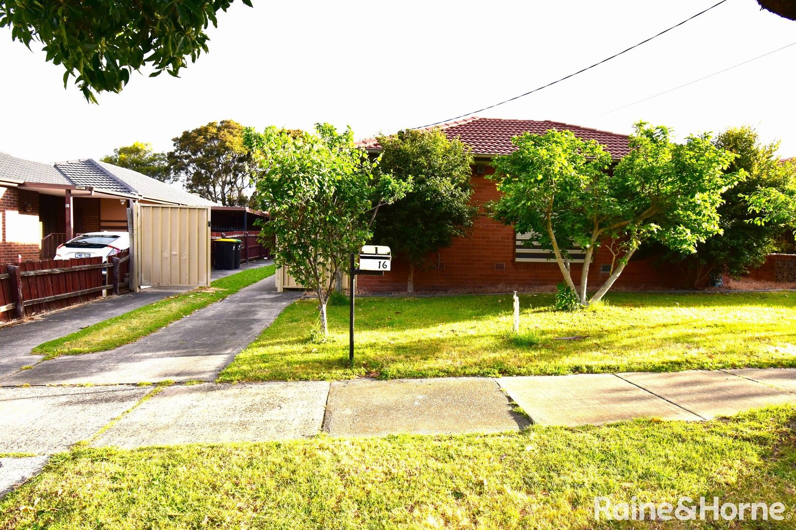 16 Folkestone Crescent, Springvale South VIC 3172 House For Rent
