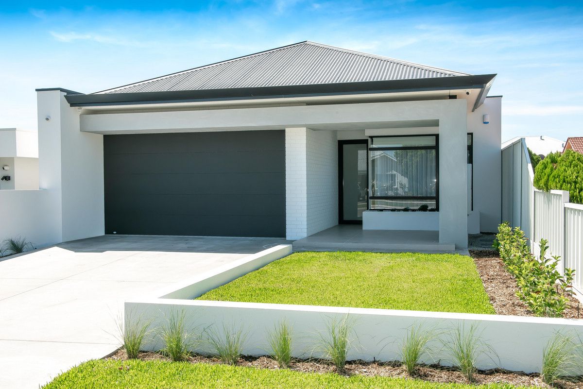 4 bedrooms House in 4 Elderberry Drive BALDIVIS WA, 6171