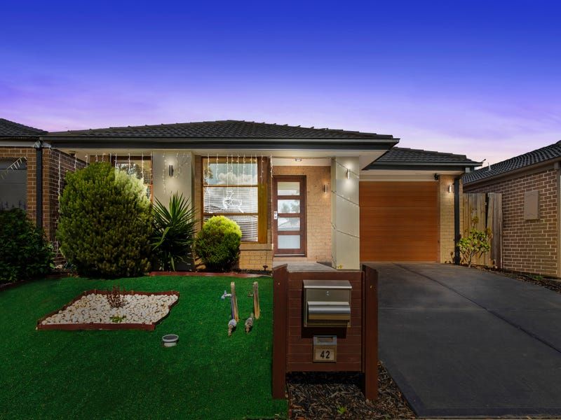 3 bedrooms House in 42 Avonmore Way WEIR VIEWS VIC, 3338