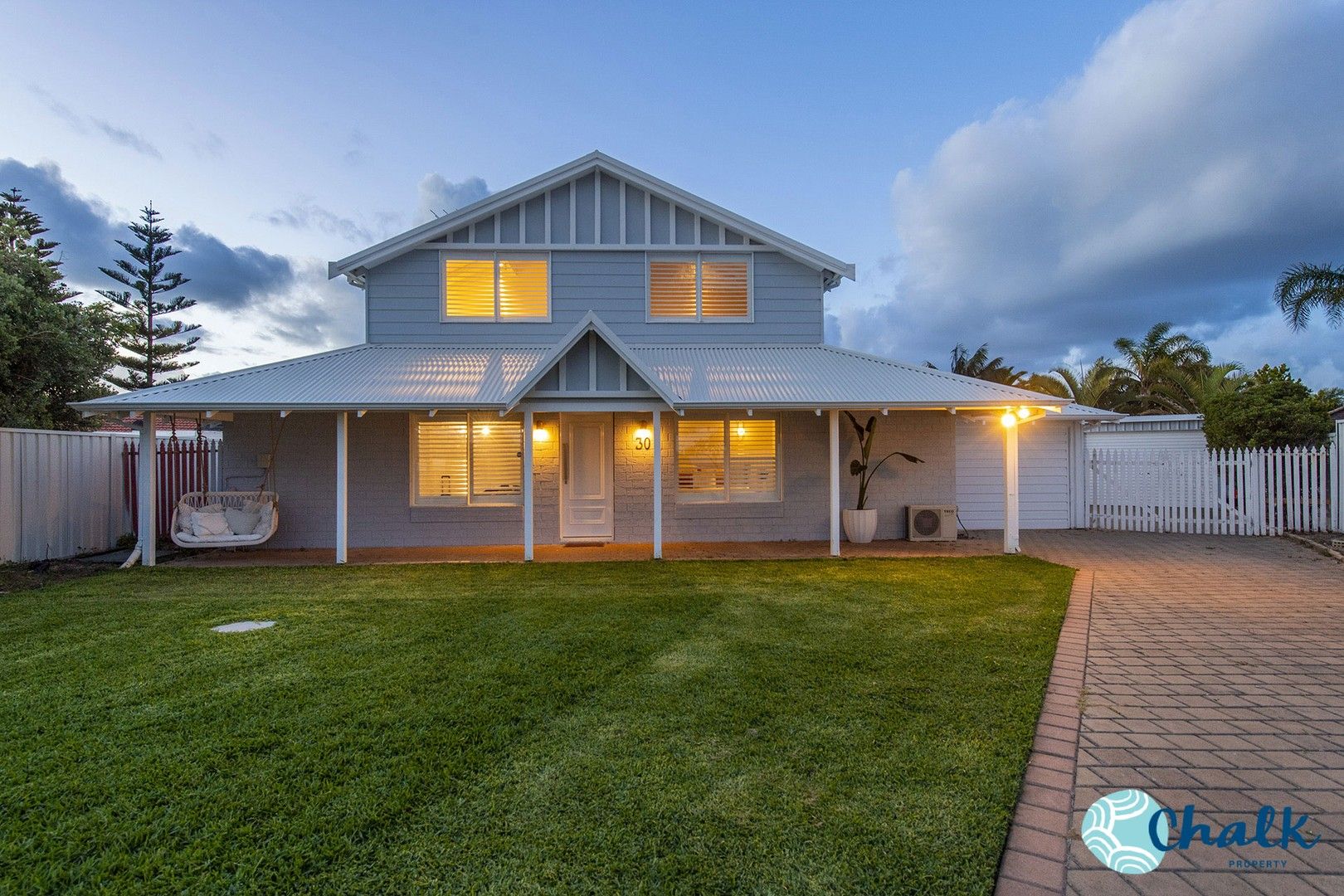 4 bedrooms House in 30 St Laurent Mews PORT KENNEDY WA, 6172