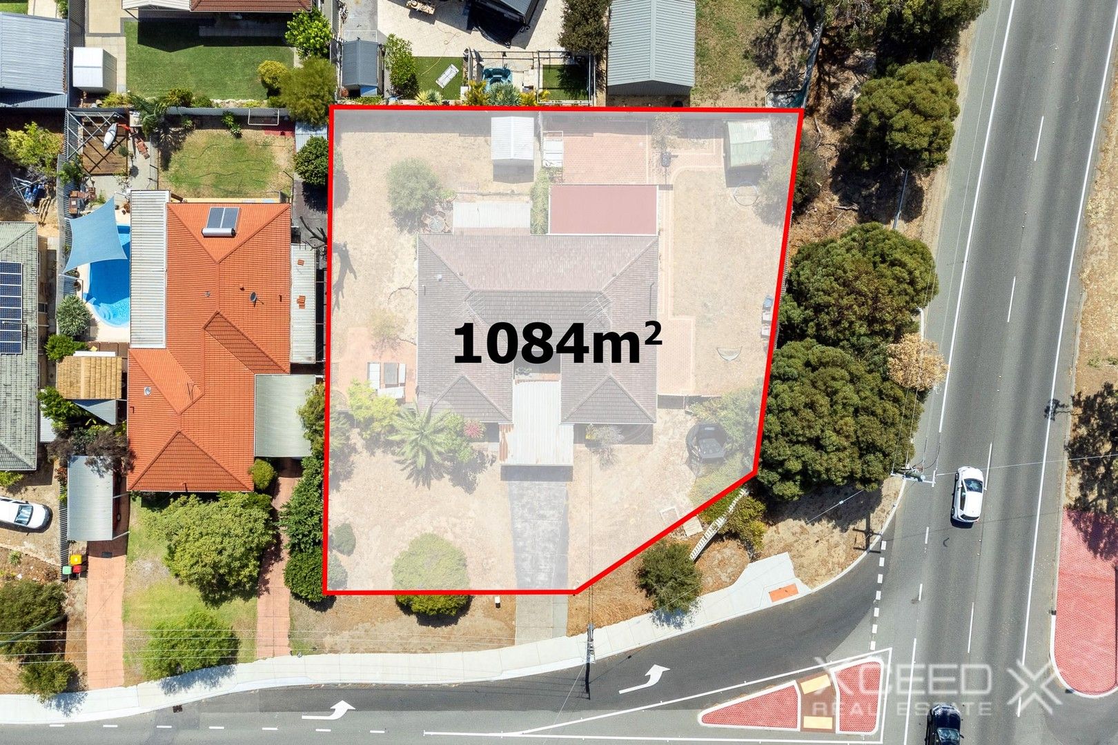 4 bedrooms House in 15a & b McWhae Road HILLARYS WA, 6025