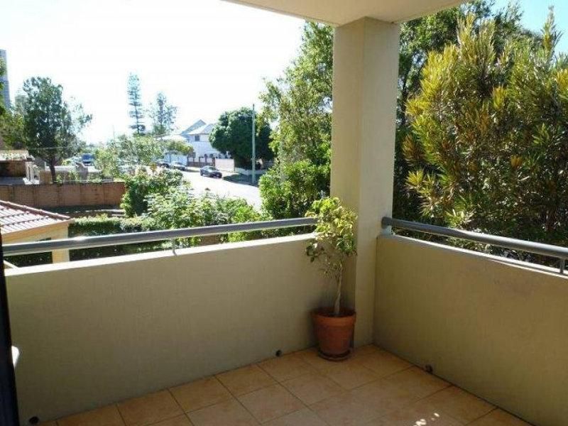 10/25 Chester Terrace, SOUTHPORT QLD 4215, Image 2