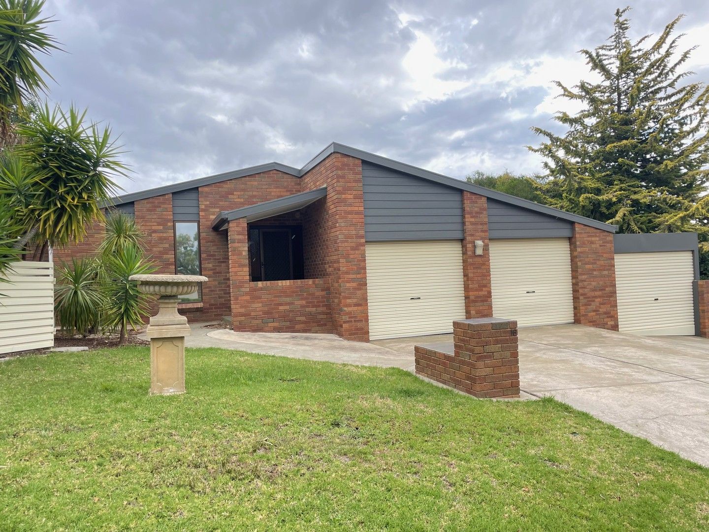 16 Golden Glade, Strathdale VIC 3550 House For Rent Domain