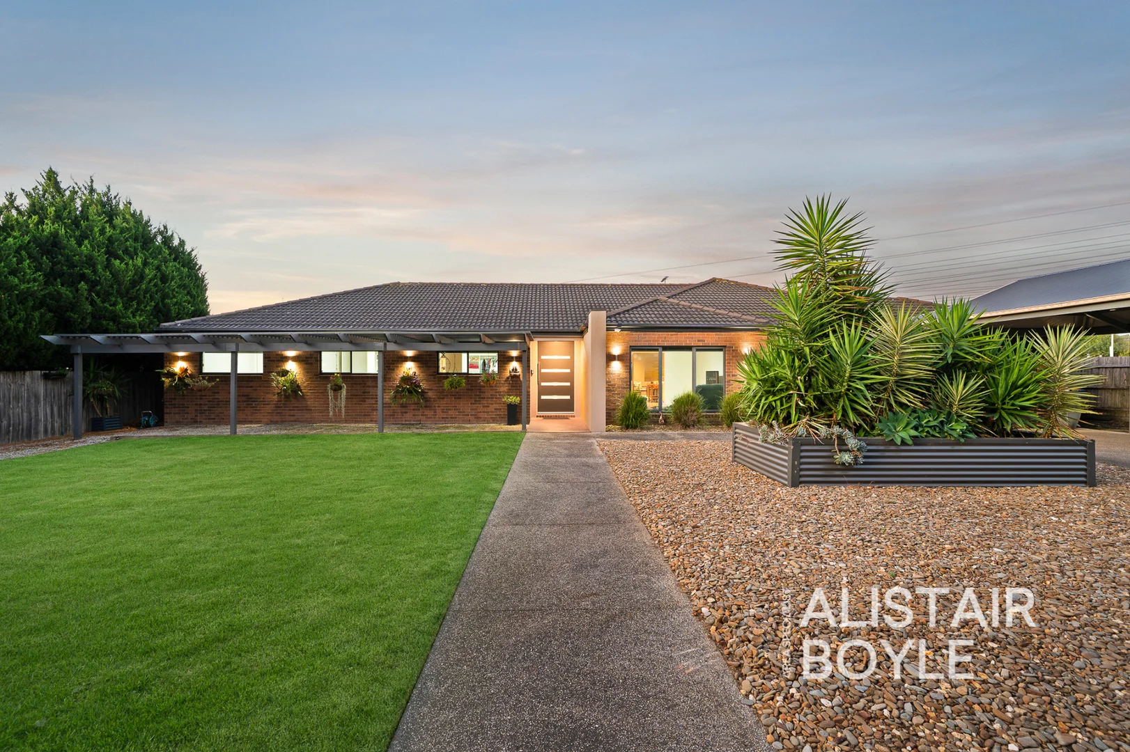 8 Alfred Close, Narre Warren North VIC 3804