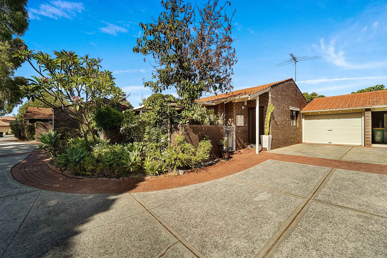 2 bedrooms Villa in 4/60 Eric Street COMO WA, 6152