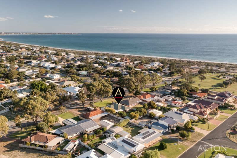4 bedrooms House in 8 Madora Beach Road MADORA BAY WA, 6210