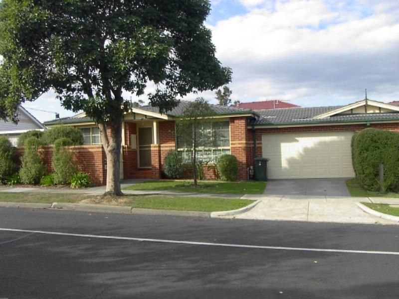 3 bedrooms Townhouse in 4 Highfield Road DONCASTER EAST VIC, 3109