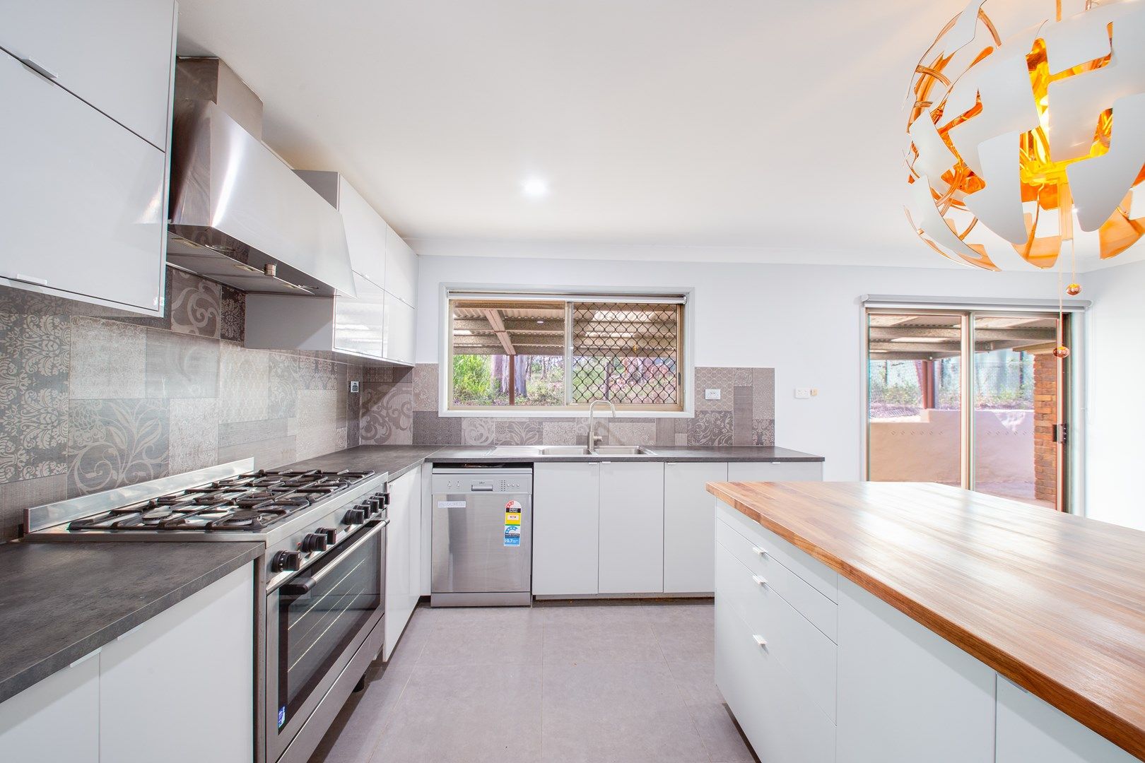 5 bedrooms House in 96 Oxley Drive KARALEE QLD, 4306