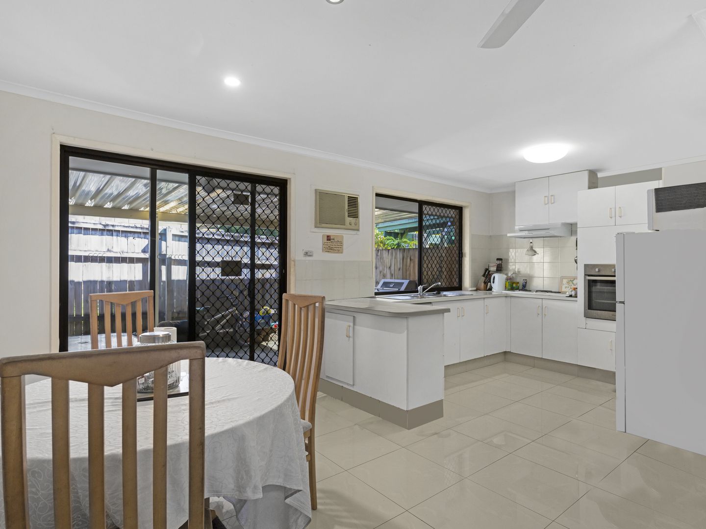 1/2 Gumbeel Court, Highland Park QLD 4211, Image 2