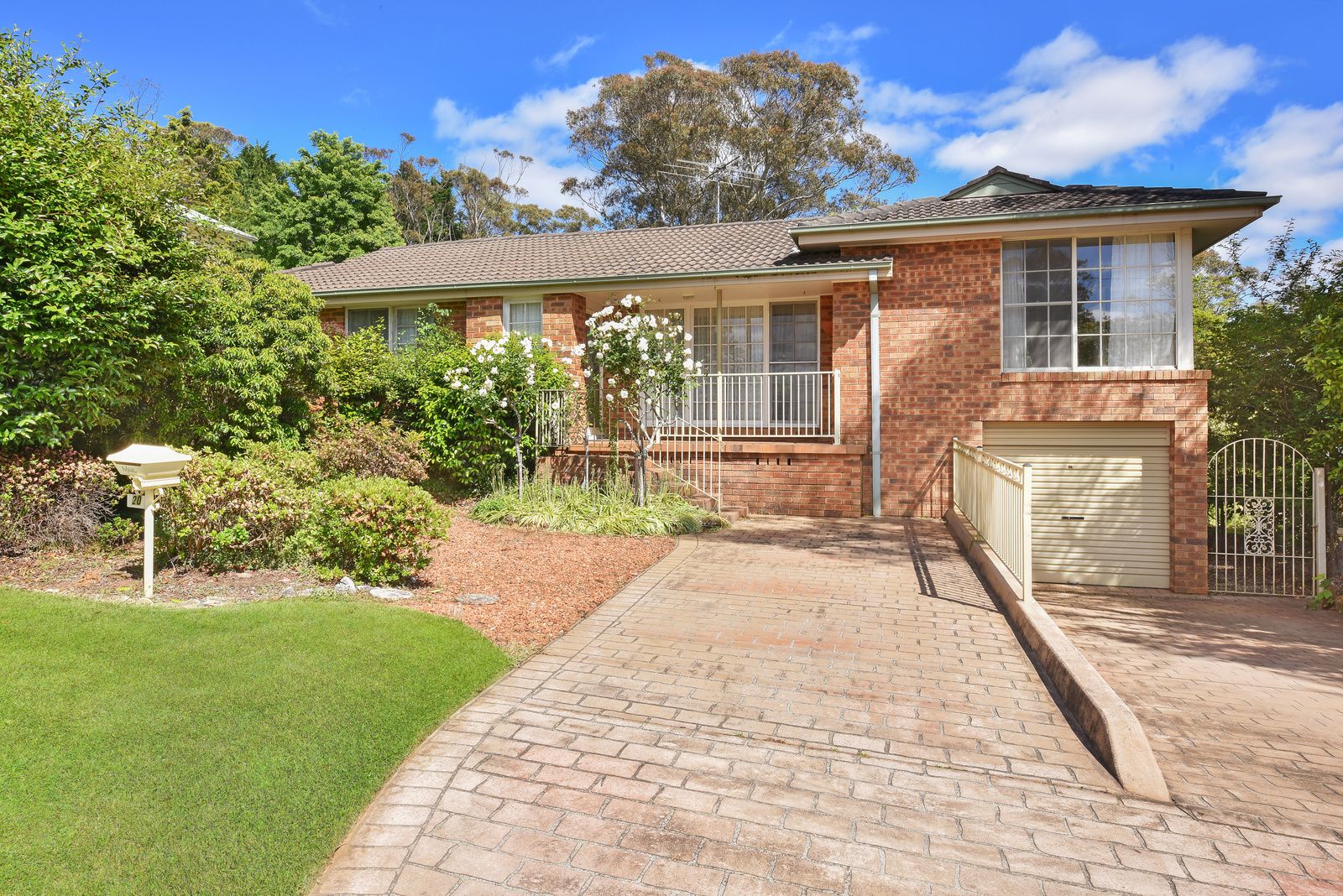 20 Farnham Avenue, Wentworth Falls Property History & Address