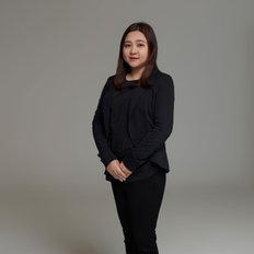 Charmaine Tan, Sales representative