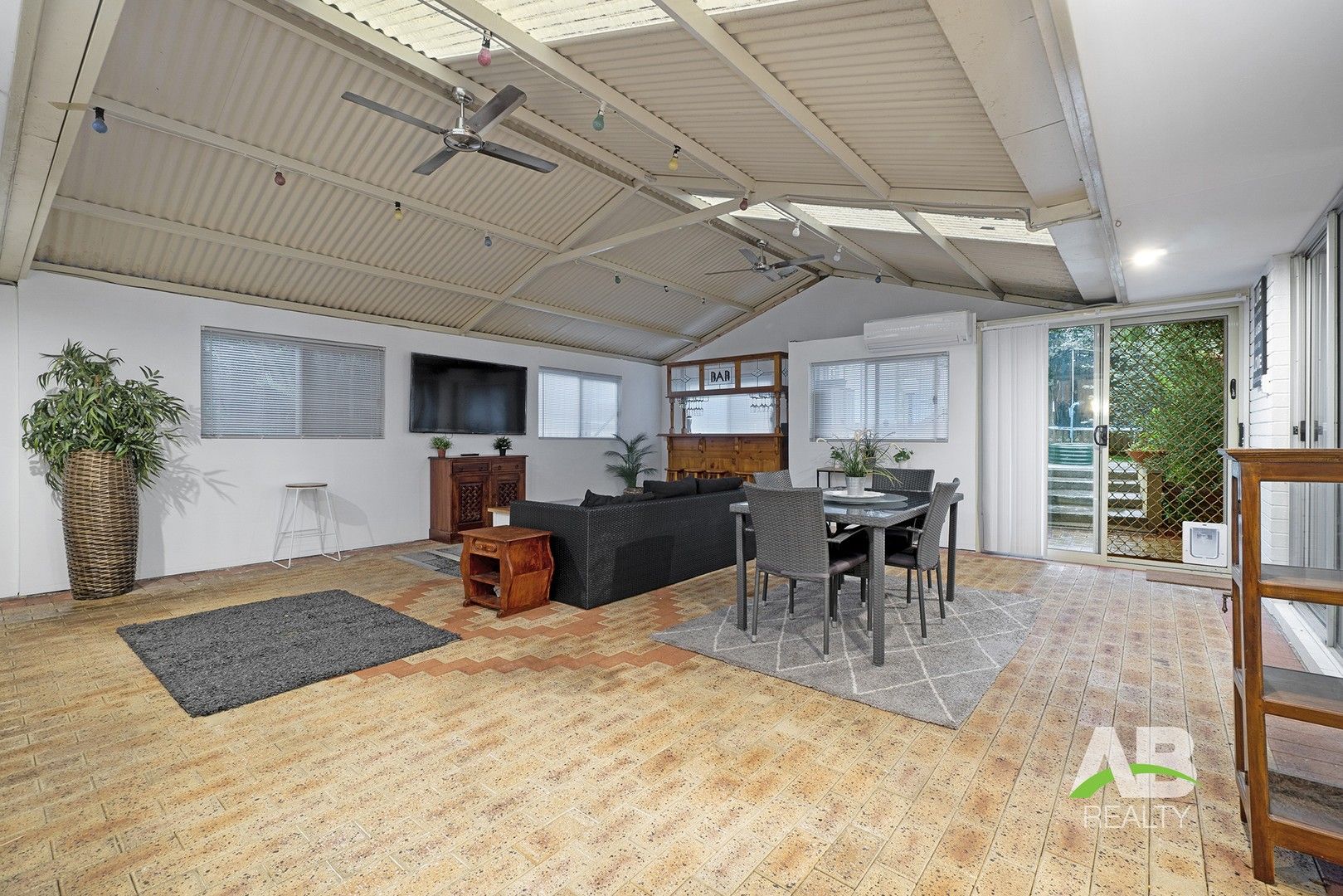 4 bedrooms House in 6 Minda Place WANNEROO WA, 6065