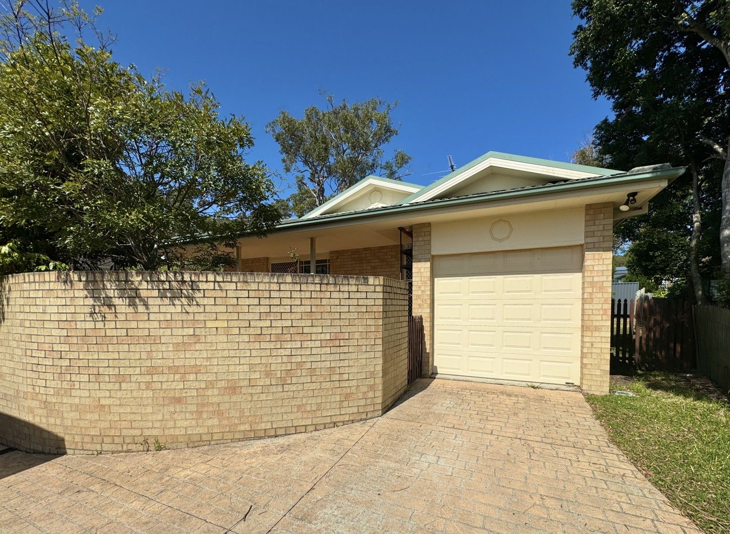 2 bedrooms House in 93A Yeramba Road SUMMERLAND POINT NSW, 2259
